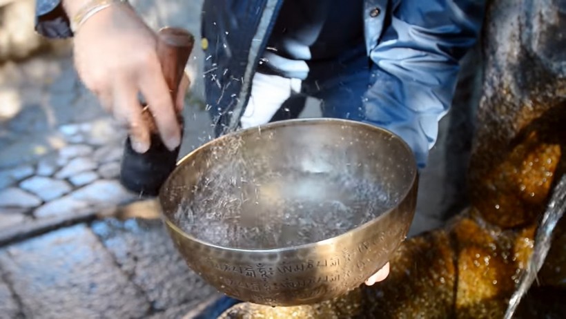 Структурирование воды в поющей чаше